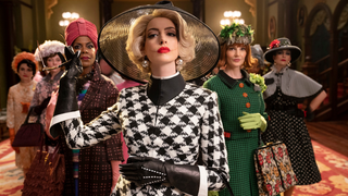 Anne Hathaway is the Grand High Witch in HBO Max's trailer for<i> Roald Dahl's</i> <i>The Witches</i>